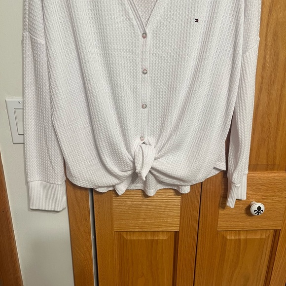 White button front top Tommy Hilfiger SZ L Thermal texture v neck long s… - Picture 3 of 12